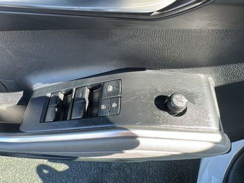 Used 2023 Toyota Highlander XLE AWD/4WD image 24