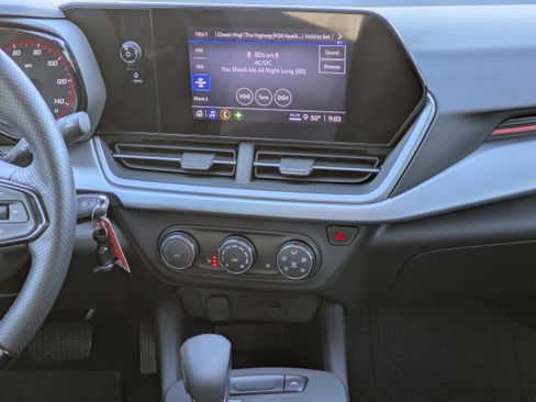 Used 2024 Chevrolet Trax RS image 18