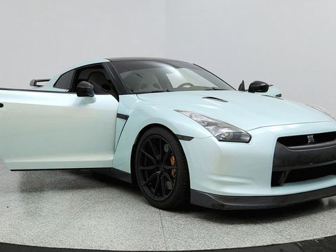 Used 2010 Nissan GT-R Premium image 12
