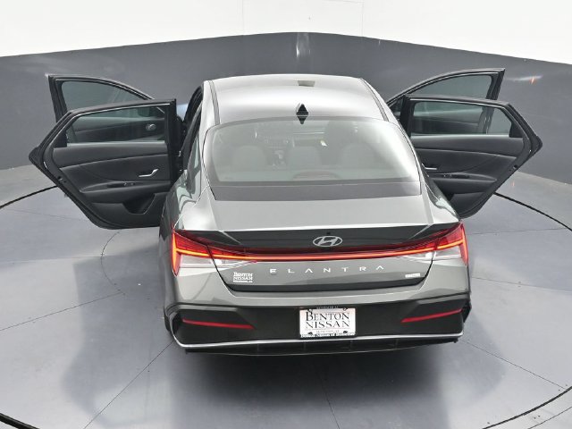 Used 2026 Hyundai Elantra Hybrid FWD image 44