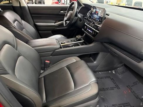 Used 2023 Nissan Pathfinder SL AWD/4WD image 9