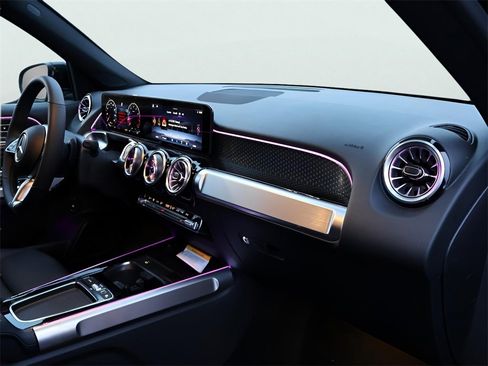 New 2025 Mercedes-Benz GLB 250 4MATIC image 11