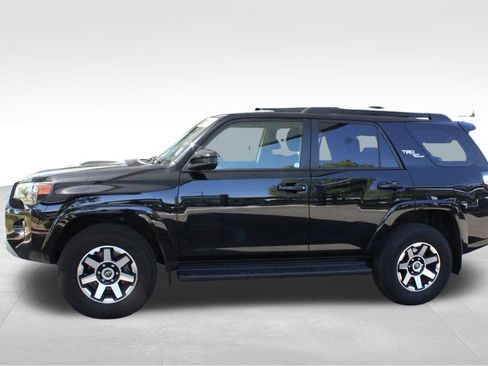 Certified 2024 Toyota 4Runner TRD Off-Road AWD/4WD image 11