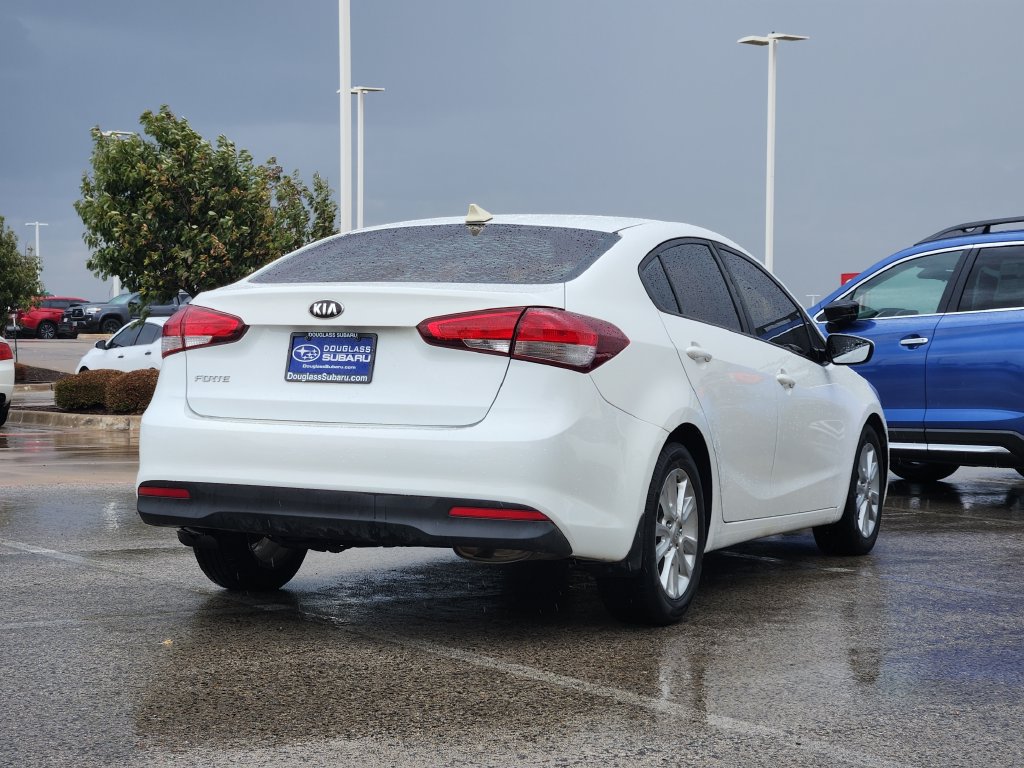 Used 2017 Kia Forte LX FWD image 4