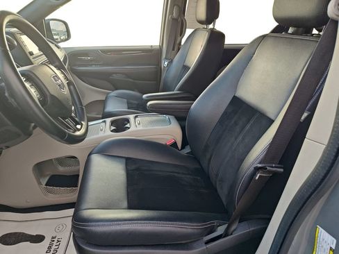 Used 2018 Dodge Grand Caravan SXT FWD image 9