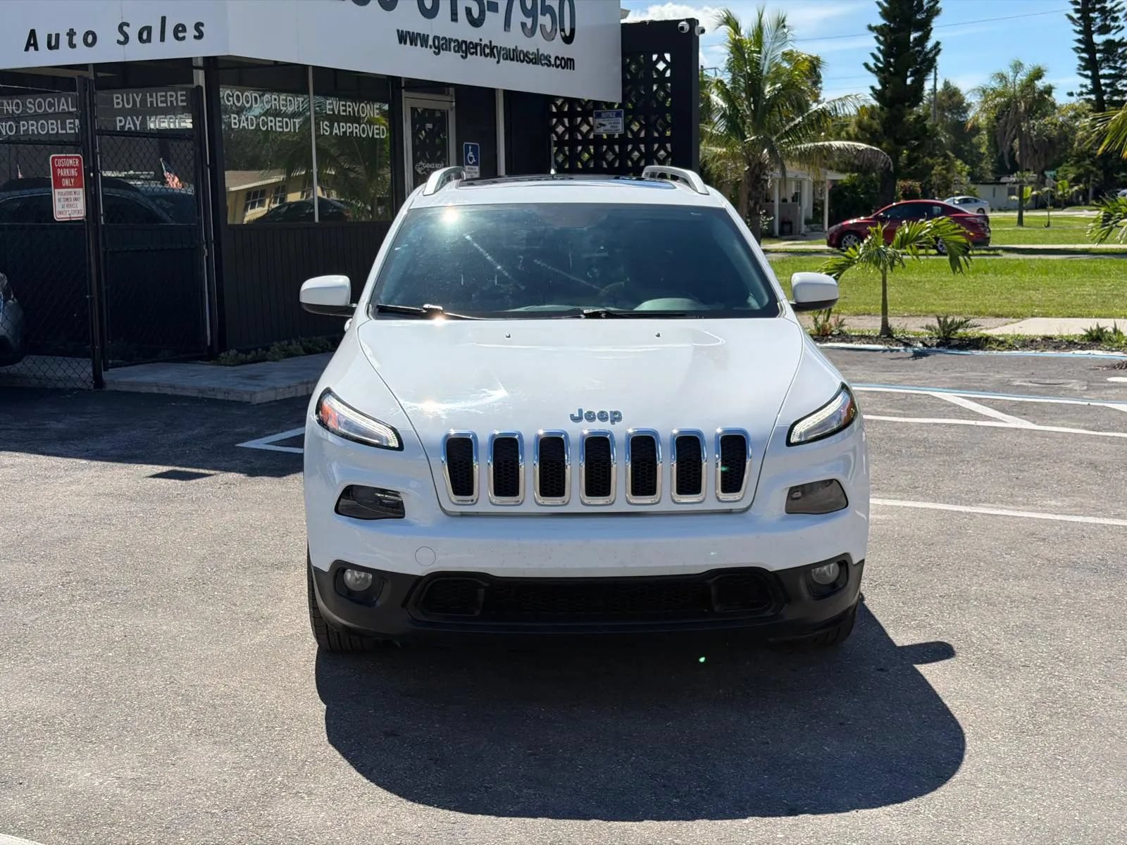 Used 2015 Jeep Cherokee Latitude w/ Comfort/Convenience Group FWD image 2