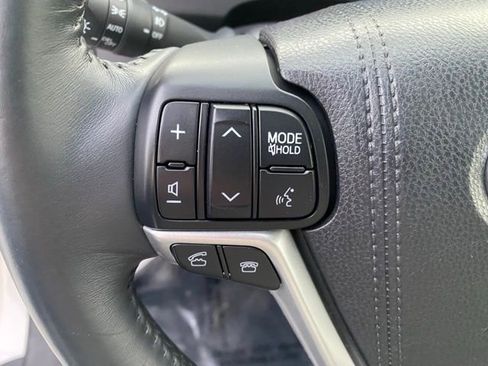 Used 2016 Toyota Highlander XLE image 24