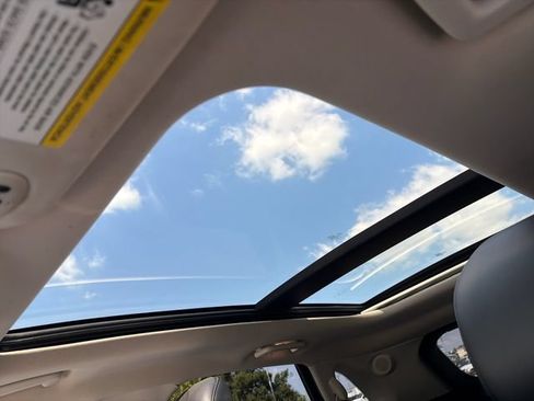 Used 2018 Ford Edge Titanium w/ Equipment Group 301A AWD/4WD image 35
