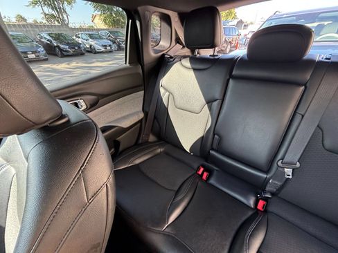 Used 2025 Jeep Compass Latitude AWD/4WD image 39