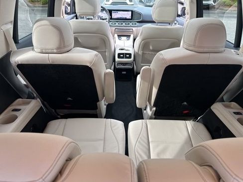 New 2026 Mercedes-Benz GLS 450 4MATIC image 28