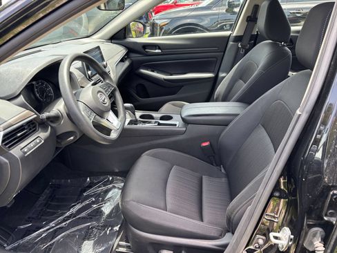 Used 2025 Nissan Altima 2.5 SV FWD image 23