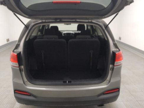 Used 2017 Kia Sorento LX w/ LX Convenience Package image 29