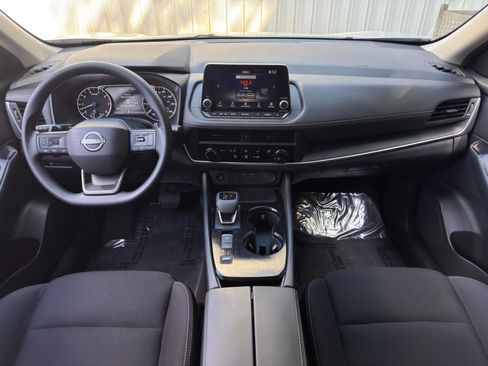 Used 2025 Nissan Rogue S FWD image 11