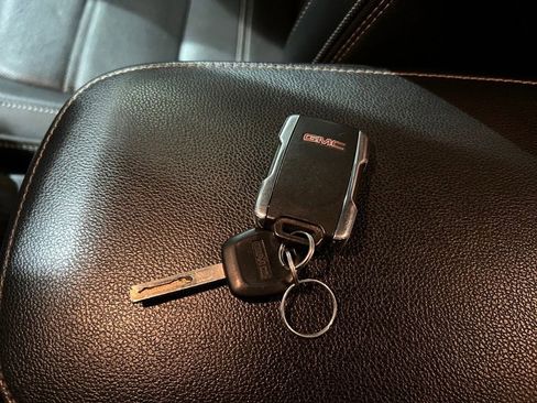 Used 2020 GMC Canyon Denali image 41