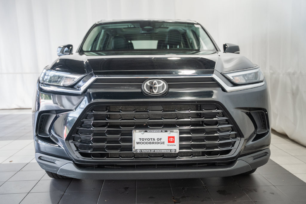 Used 2025 Toyota Grand Highlander AWD image 2