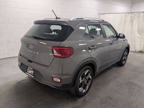Used 2023 Hyundai Venue SEL FWD image 7