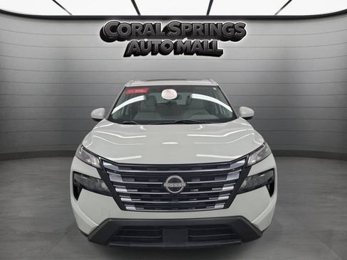 Certified 2024 Nissan Rogue SV w/ SV Premium Package FWD image 2