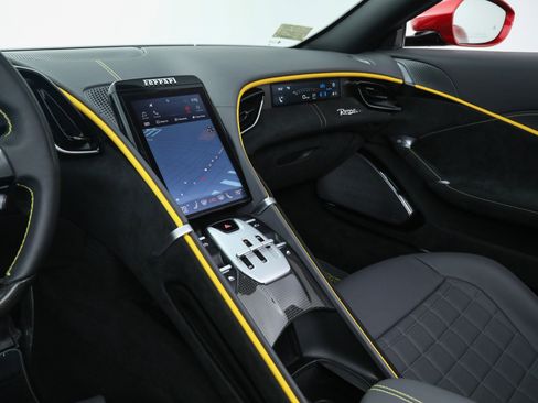 Used 2025 Ferrari Roma image 39