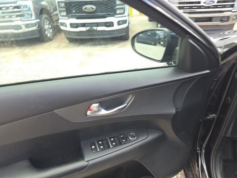 Used 2020 Kia Forte LXS FWD image 9