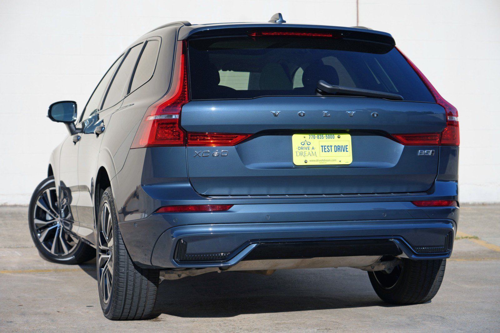 Used 2025 Volvo XC60 B5 Plus w/ Protection Package Premier AWD/4WD image 6