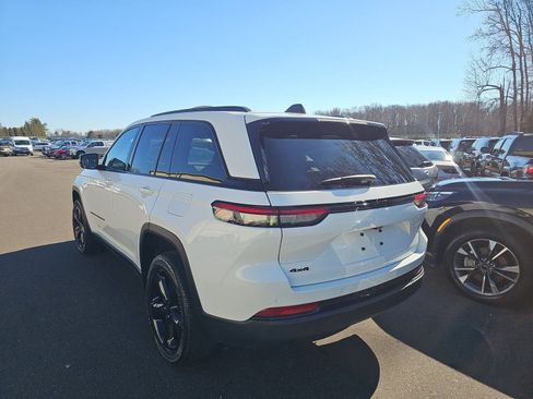 Used 2023 Jeep Grand Cherokee Altitude image 7