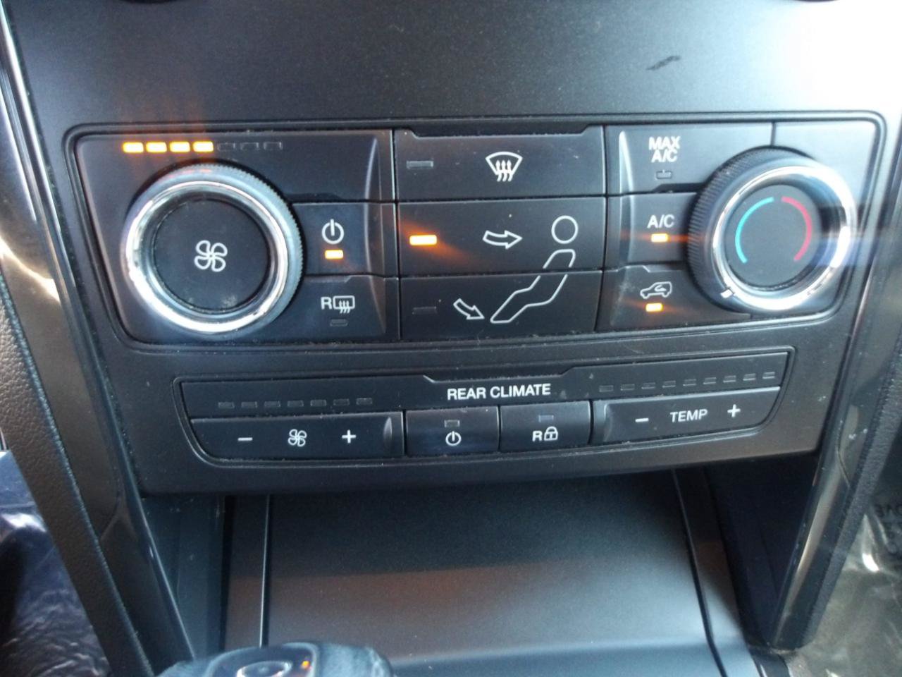 Used 2018 Ford Explorer XLT FWD image 24