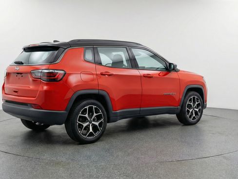 Used 2025 Jeep Compass Limited image 9