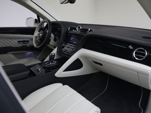 Certified 2022 Bentley Bentayga AWD/4WD image 26