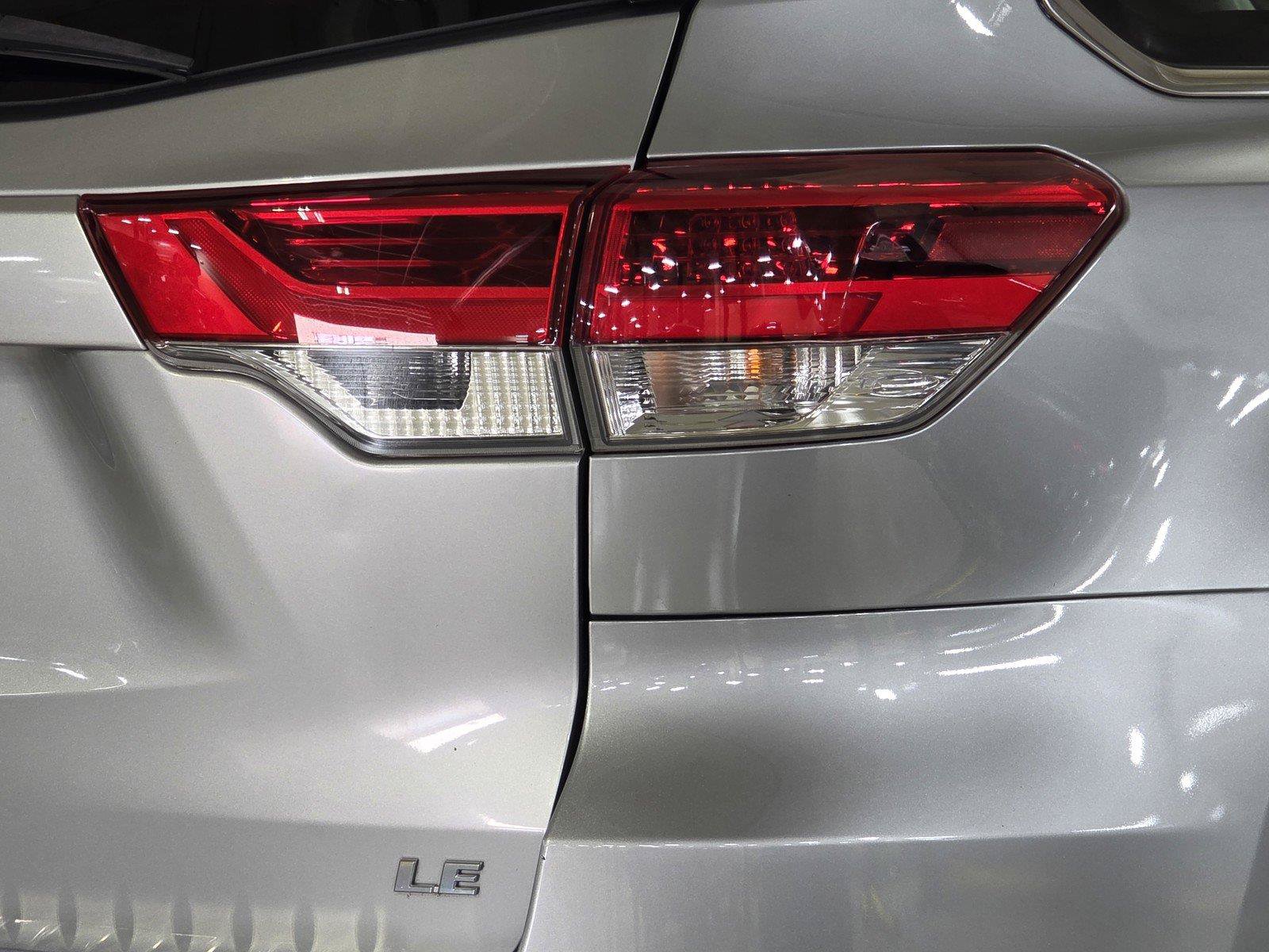 Used 2017 Toyota Highlander Plus FWD image 12