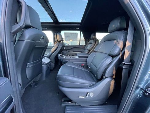 New 2025 Lincoln Navigator L Reserve w/ Jet Appearance Package image 18