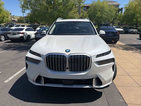 Used 2026 BMW X7 xDrive40i AWD/4WD image 2