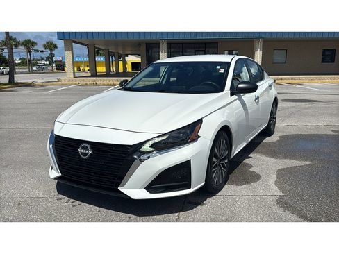 Used 2025 Nissan Altima 2.5 SV FWD image 1