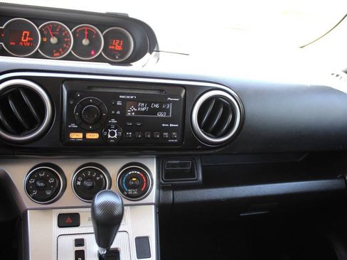 Used 2012 Scion xB FWD image 9