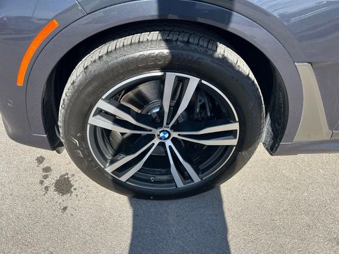 Used 2022 BMW X7 M50i image 13