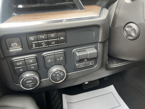 Used 2025 Chevrolet Tahoe High Country image 28