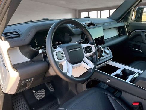 Used 2025 Land Rover Defender 110 S image 13