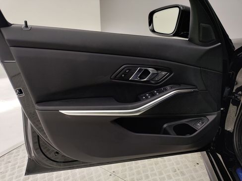 Used 2025 BMW 330i Sedan w/ M Sport Package image 11