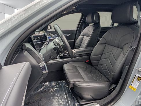 Used 2023 BMW 740i RWD image 8