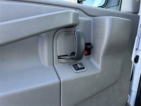 Used 2020 Chevrolet Express 3500 LS w/ Chrome Appearance Package image 19