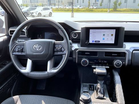 Used 2025 Toyota 4Runner SR5 AWD/4WD image 14