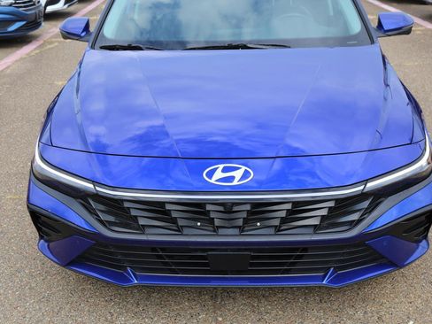 Used 2024 Hyundai Elantra Limited image 9