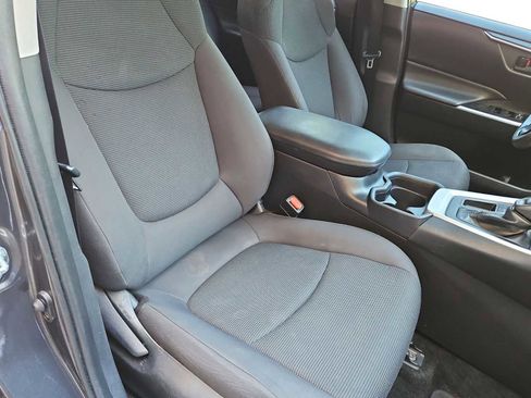 Used 2021 Toyota RAV4 LE FWD image 20