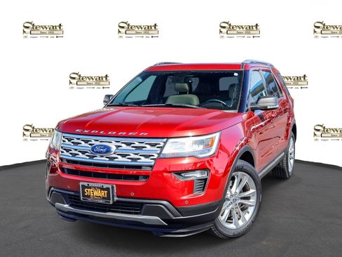 Used 2019 Ford Explorer XLT image 1