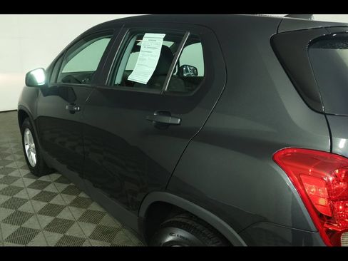 Used 2019 Chevrolet Trax LS AWD/4WD image 14