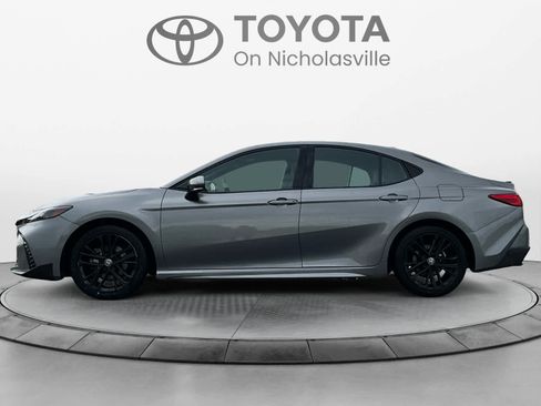 Used 2025 Toyota Camry Hybrid FWD image 2
