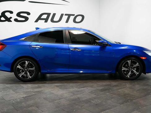 Used 2017 Honda Civic Touring image 8