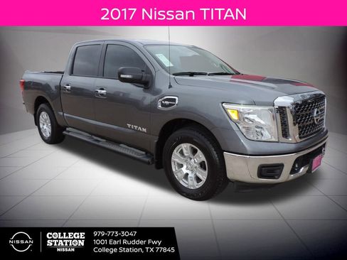 Used 2017 Nissan Titan SV image 1