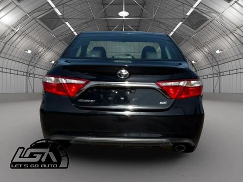 Used 2015 Toyota Camry SE FWD image 6
