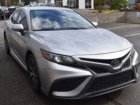 Certified 2023 Toyota Camry SE image 3