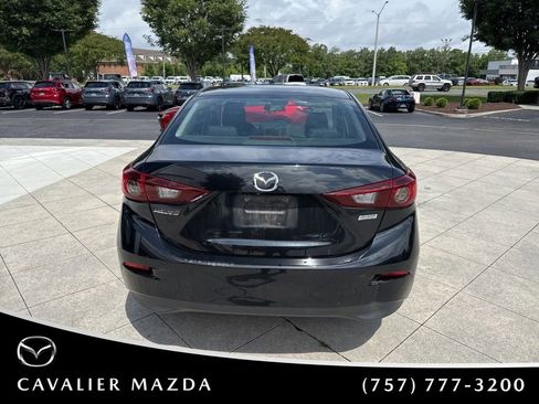 Used 2018 MAZDA MAZDA3 Sport w/ Preferred Equipment Package FWD image 9